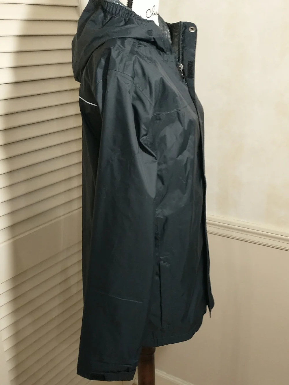 LIKE NEW Columbia Watertight Omnitech Black Rain Jacket, Kids Size 18-20 XL